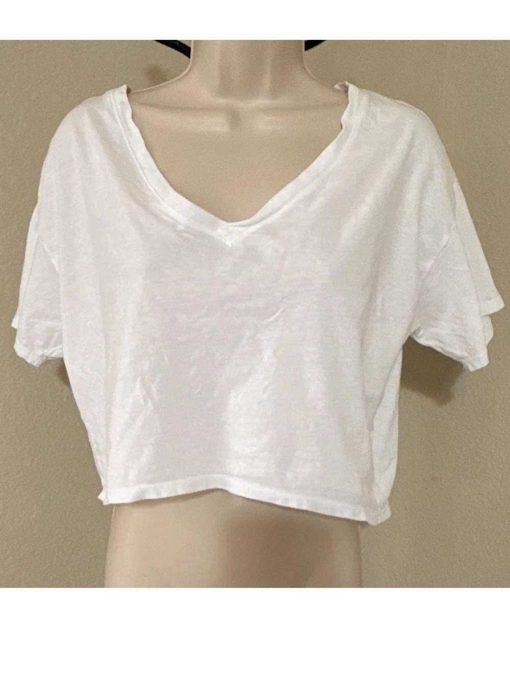 Forever 21 Women’s White Solid Cotton Knit Relaxed V-Neck Cropped Tee M